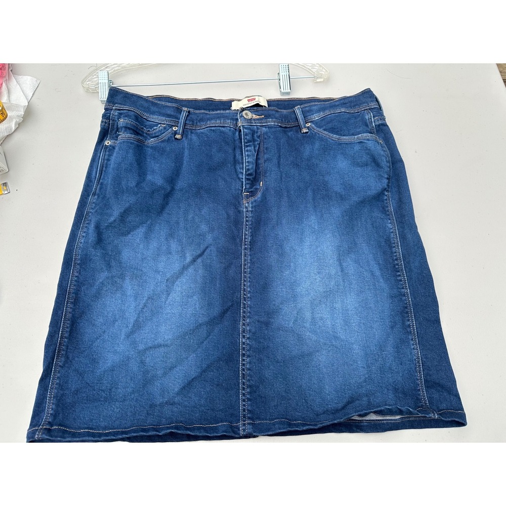Levis Perfectly Slimming Denim Skirt Medium Wash Blue Size 14 W32 CW-2912